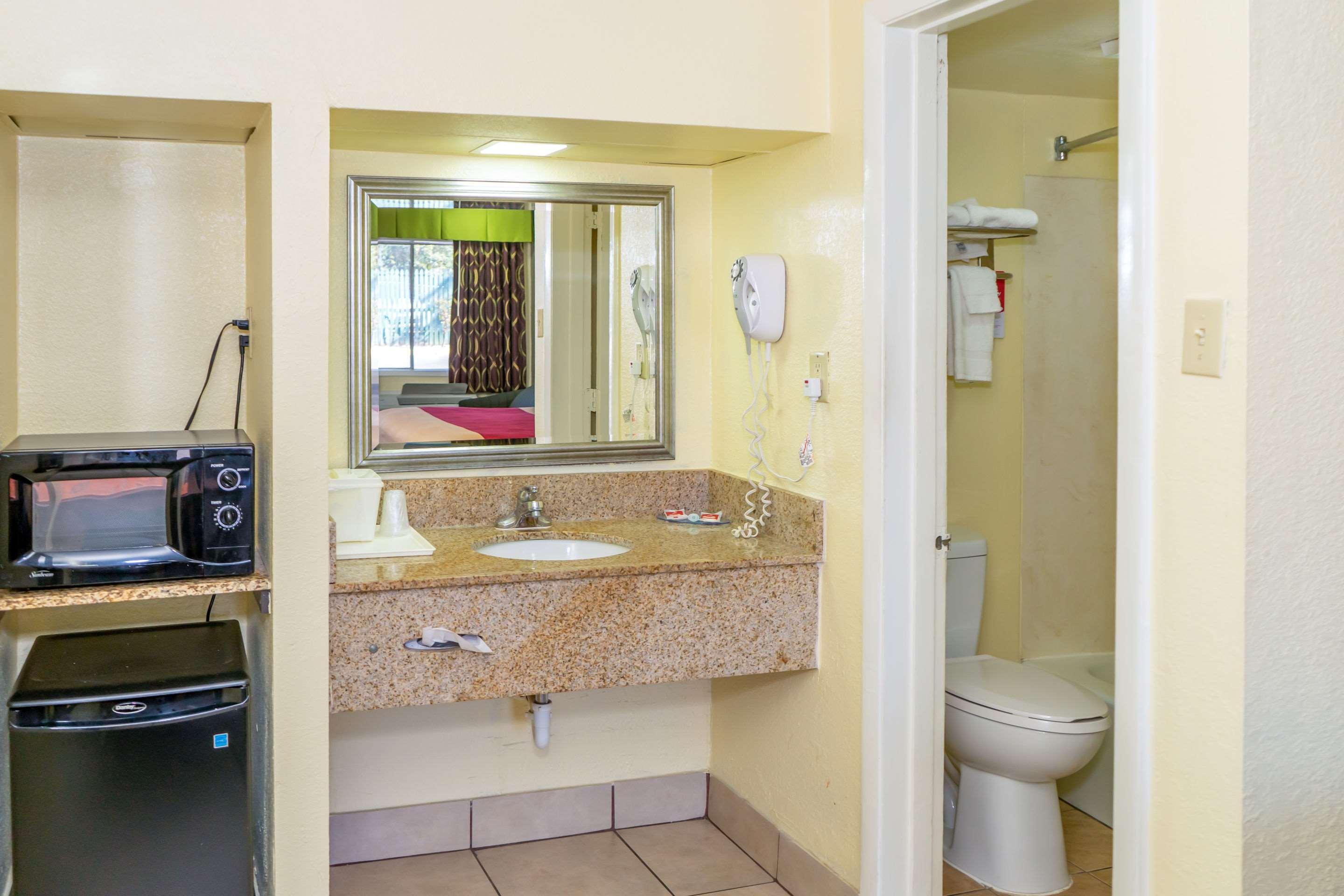 Econo Lodge Weldon - Roanoke Rapids Eksteriør bilde