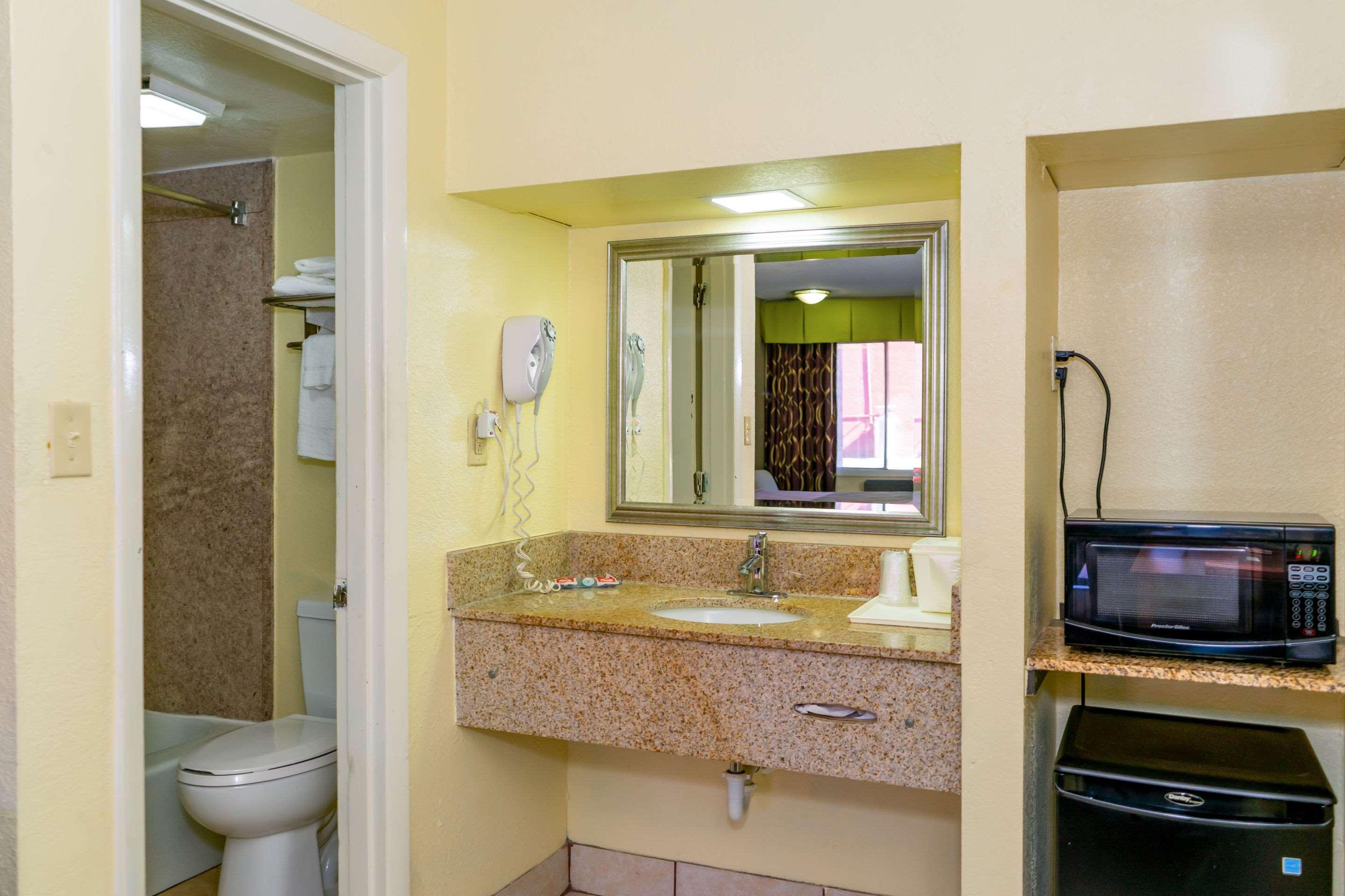 Econo Lodge Weldon - Roanoke Rapids Eksteriør bilde