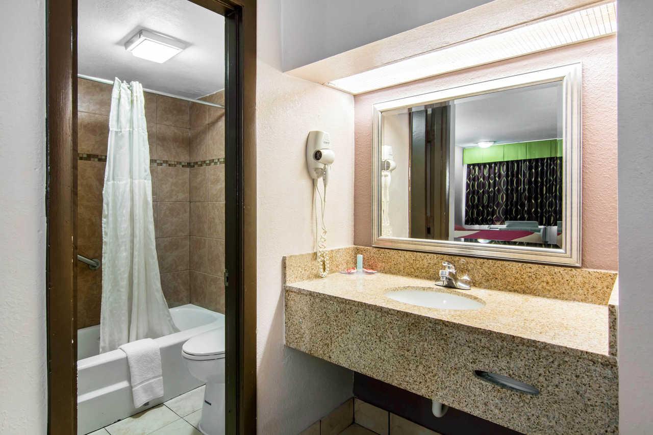 Econo Lodge Weldon - Roanoke Rapids Eksteriør bilde